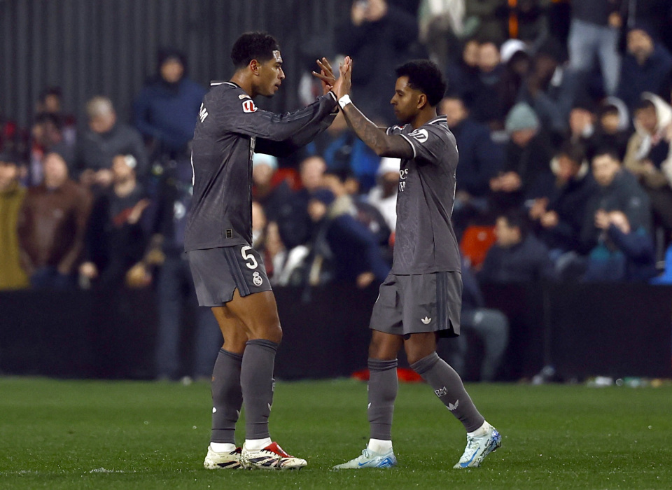 爱游戏app-包含巴列卡诺中场组织出色，多次破门得分的词条