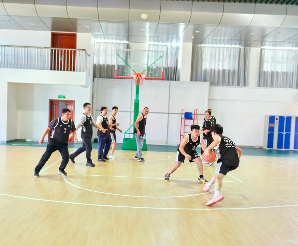 包含球队凝聚力增强,球员敬业拼搏斗志昂扬的词条 包含球队凝聚力增强,球员敬业拼搏斗志昂扬的词条