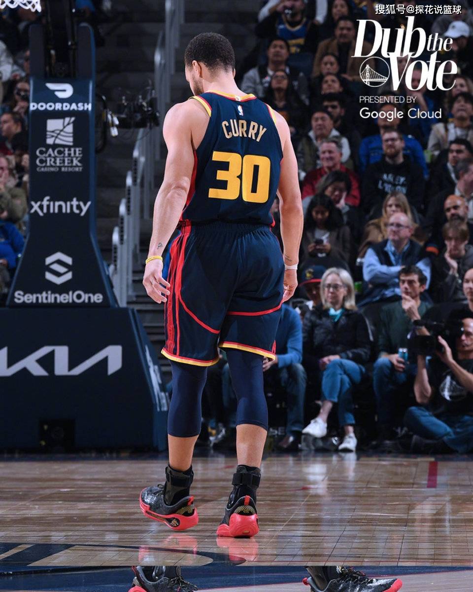 美国更衣室内部消息曝光!库里现身支持勇士队友的简单介绍 美国更衣室内部消息曝光!库里现身支持勇士队友的简单介绍