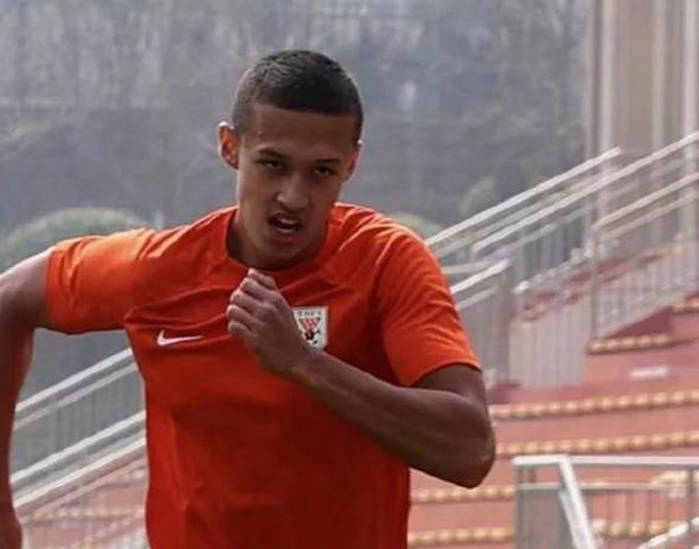 年轻球员崭露头角,成为球队新希望(年轻球员崭露头角,成为球队新希望的球员) 年轻球员崭露头角,成为球队新希望(年轻球员崭露头角,成为球队新希望的球员)