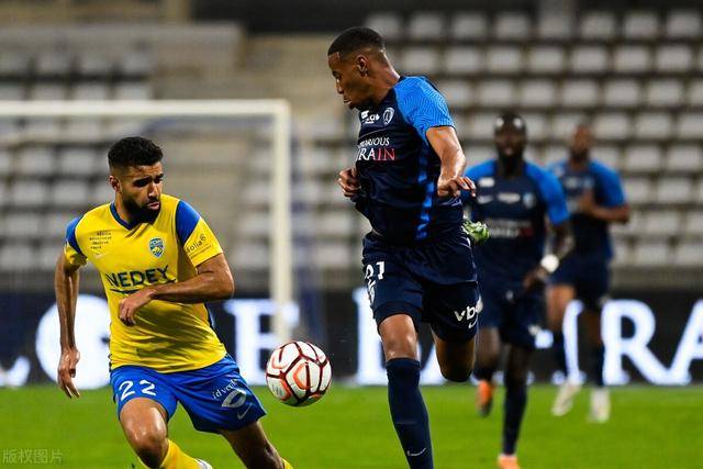 爱游戏app下载-索肖击败对手，积累胜场经验