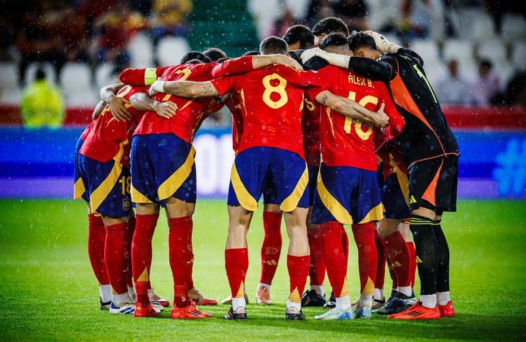 关于足球大赛激情上演，胜负难分悬念的信息