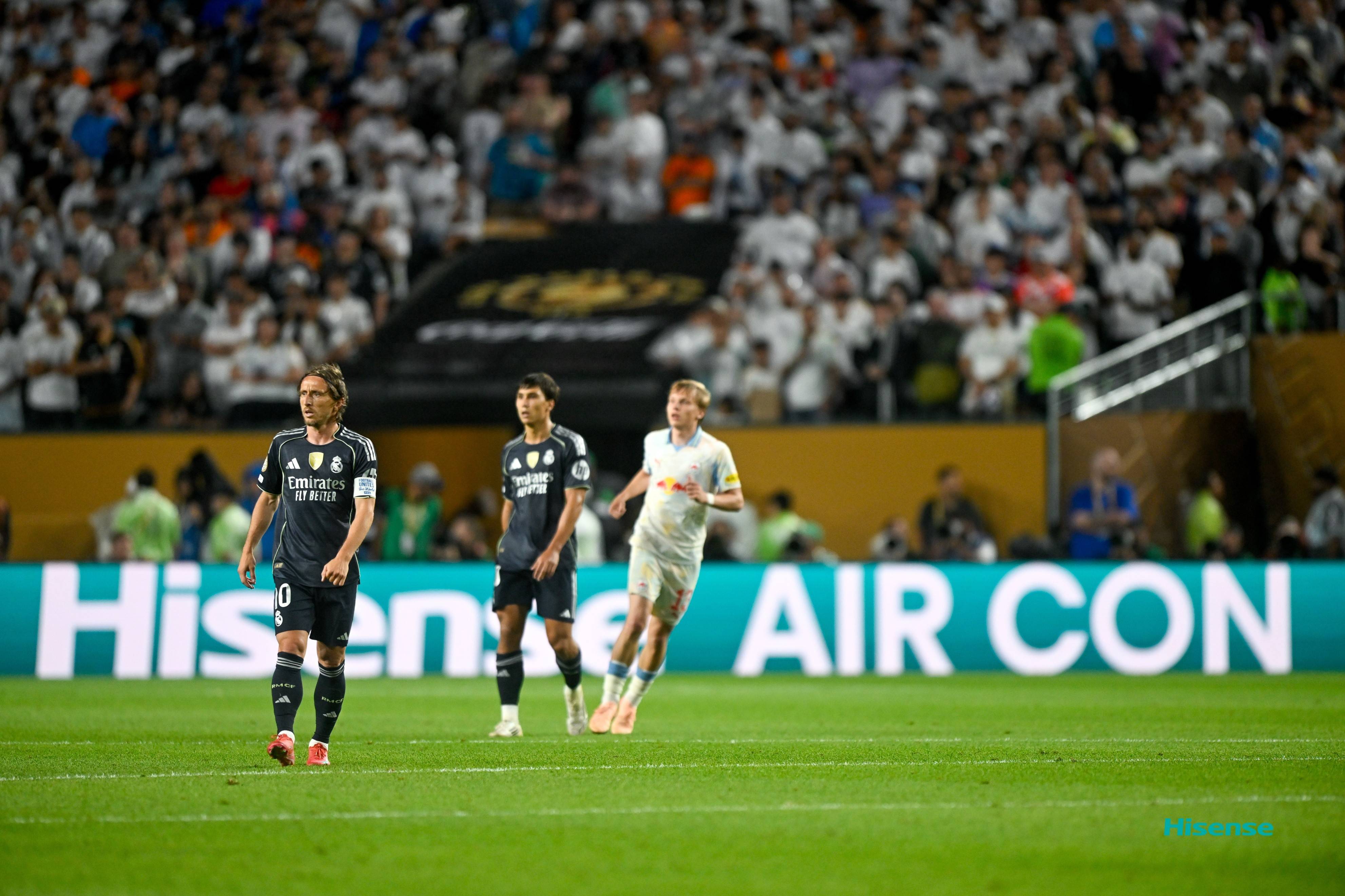 爱游戏在线-老妇人尤文图斯豪掷重金，引进巨星助力联赛夺冠的简单介绍