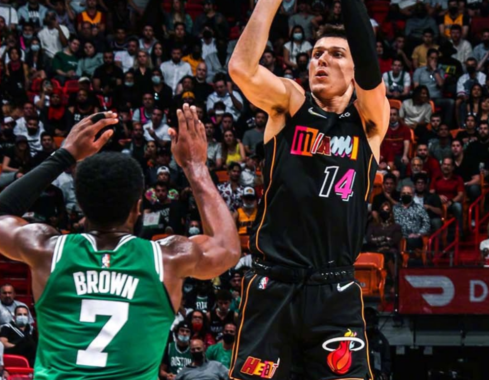 爱游戏体育下载-包含史蒂文斯点名杰伦布朗制止下詹皇为火箭赢单节的词条