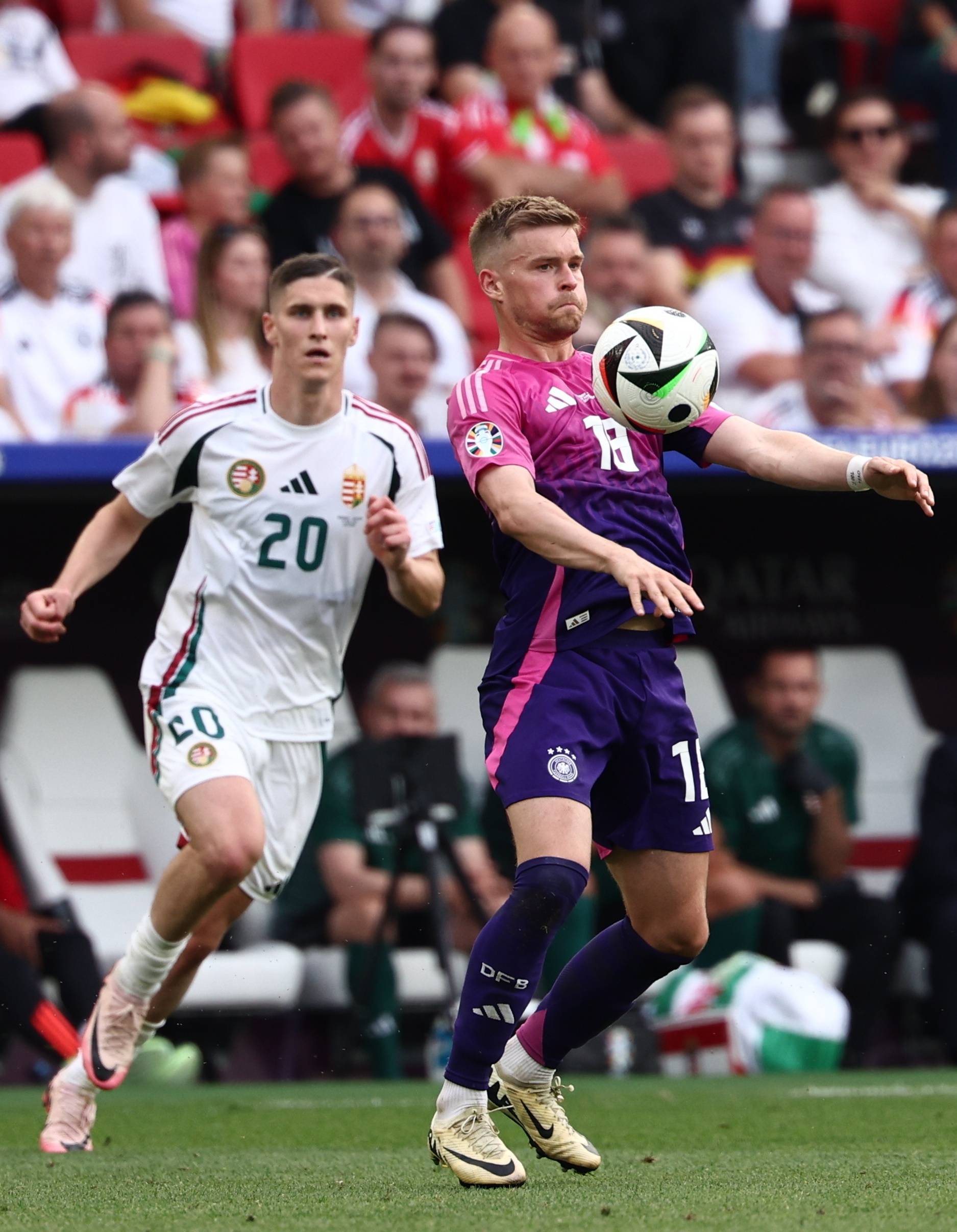 爱游戏官网入口-欧洲足球锦标赛上发生了惊心动魄的一幕