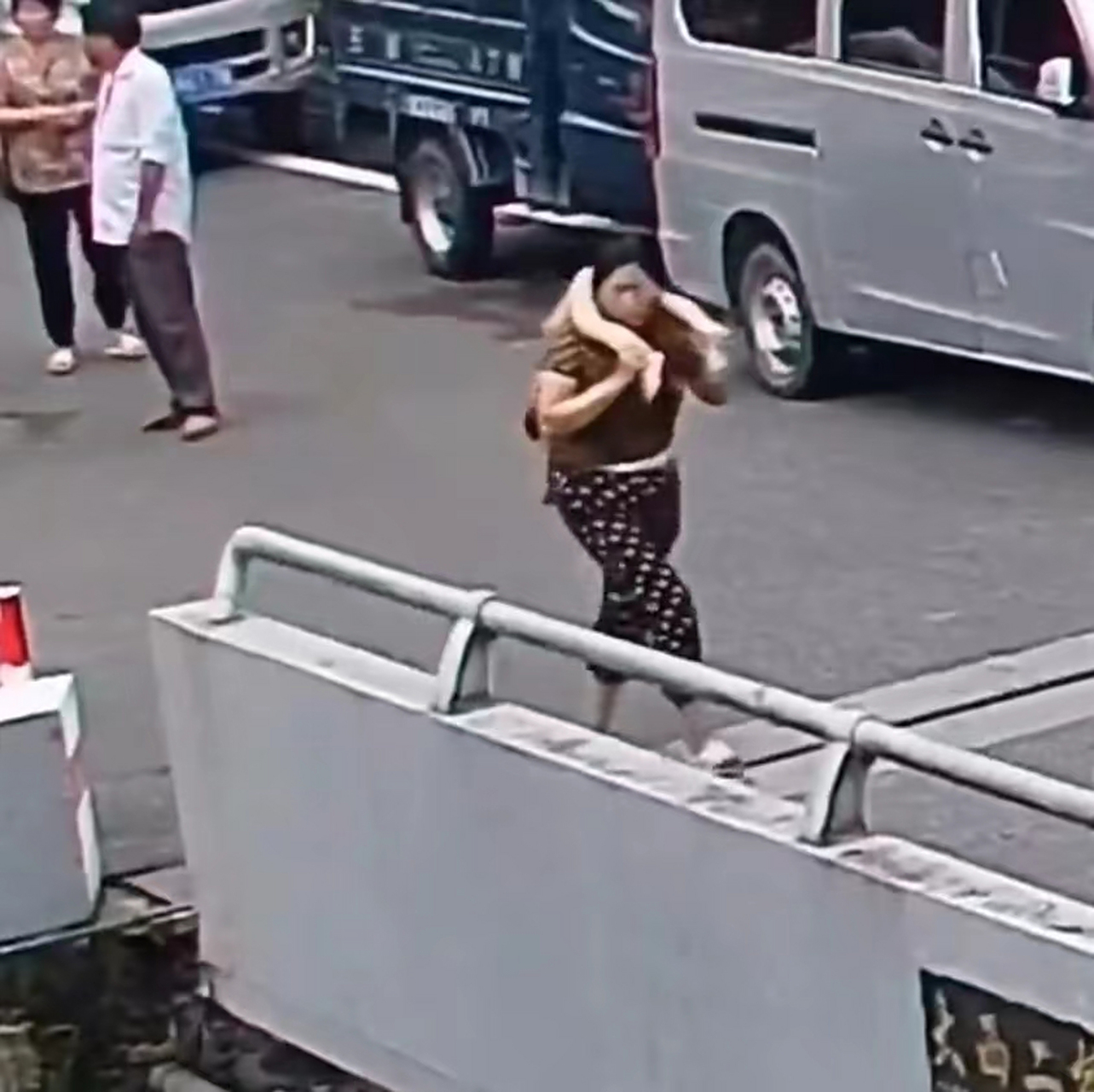 欧洲足球锦标赛上发生了惊心动魄的一幕 欧洲足球锦标赛上发生了惊心动魄的一幕