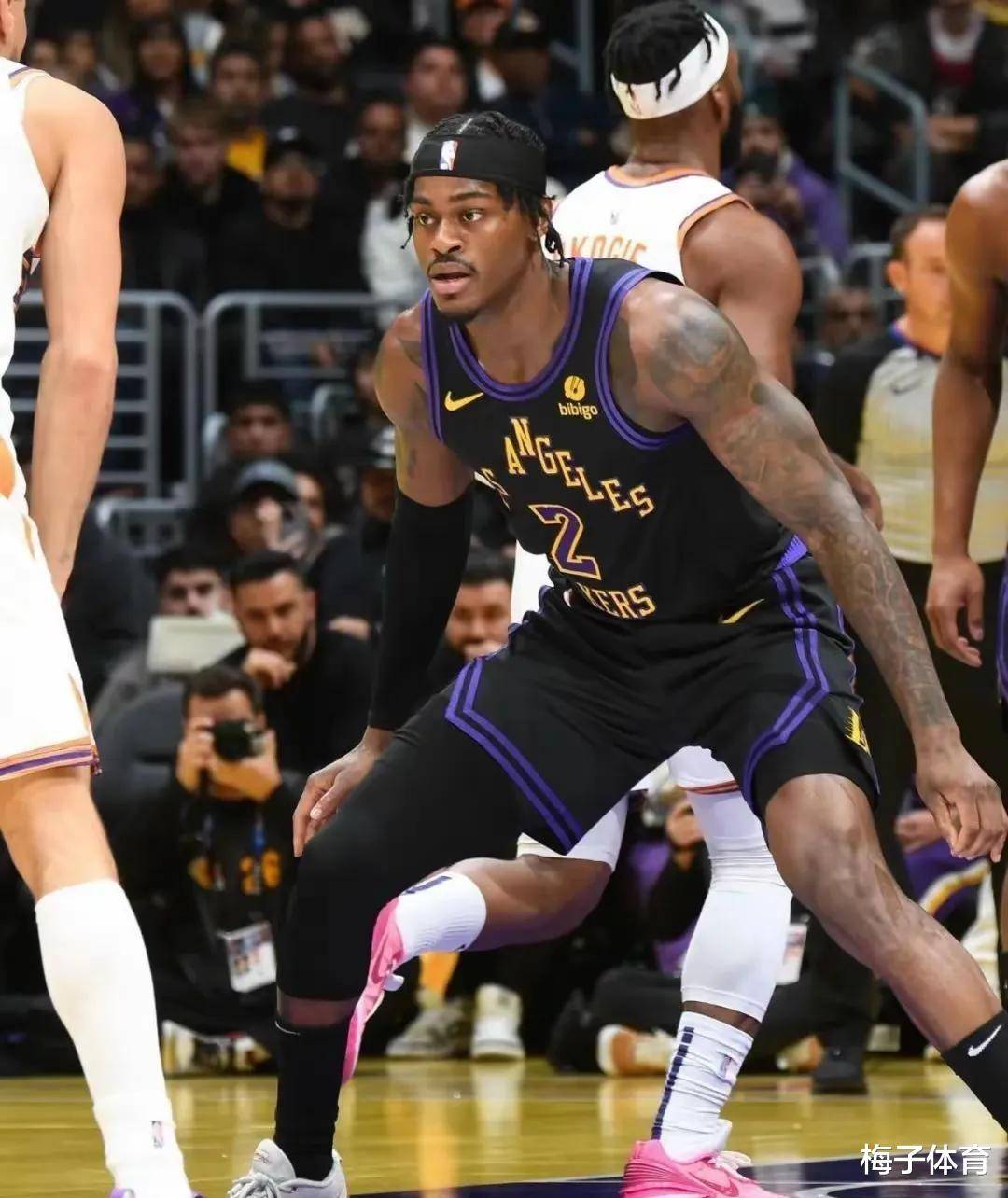 湖人再次战胜步行者,展现强大实力 湖人再次战胜步行者,展现强大实力