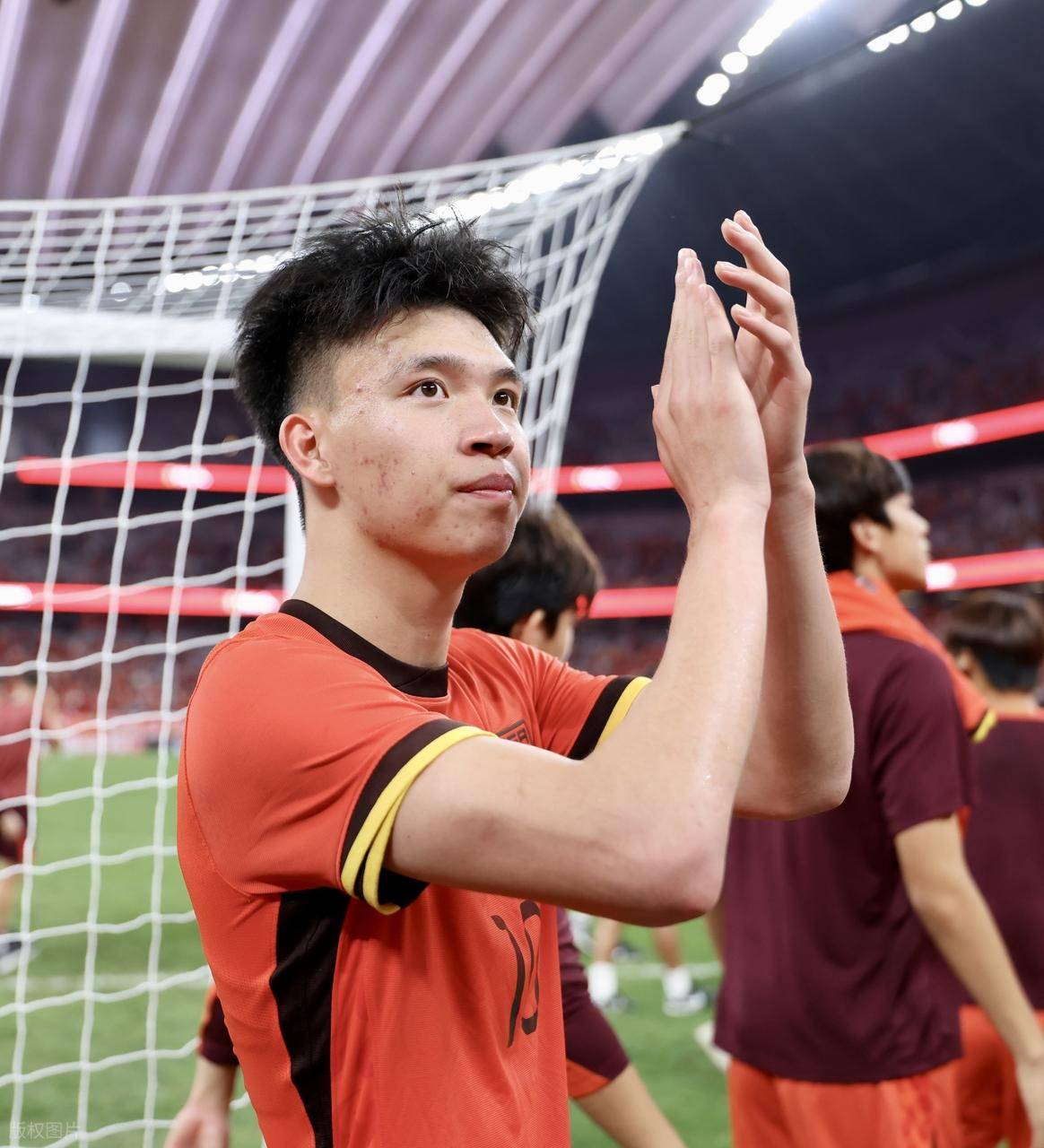 爱游戏中国官网-包含年轻球员崭露头角，为球队贡献关键一球的词条