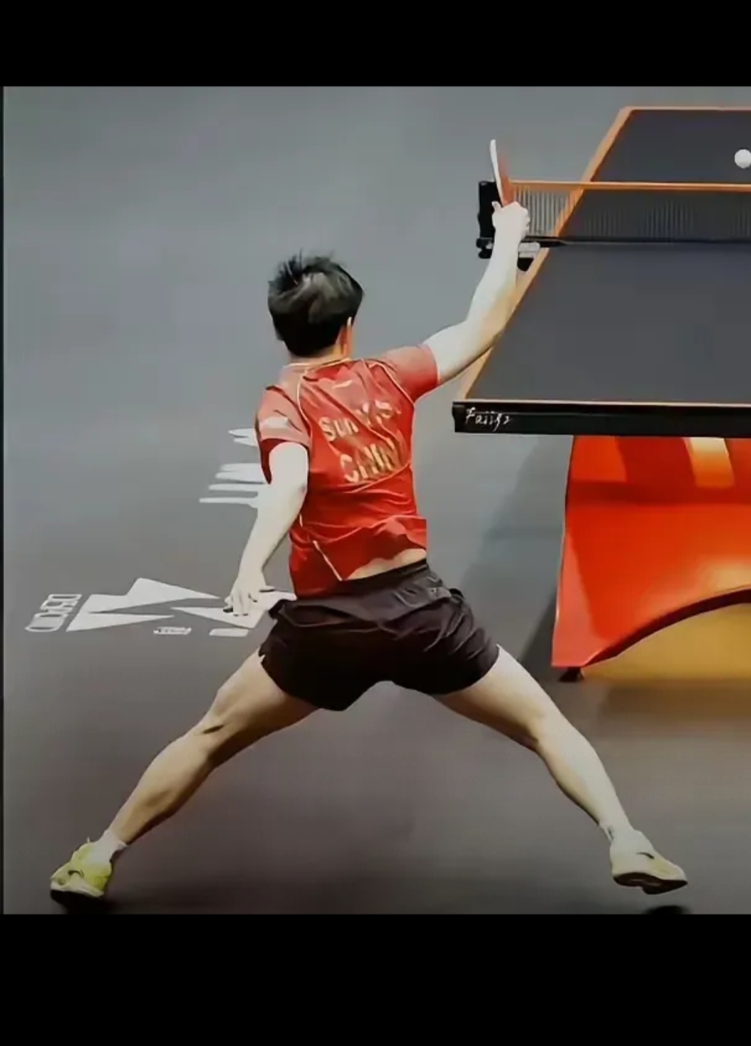 爱游戏体育地址-赛场上的瞬间反转，惊险刺激