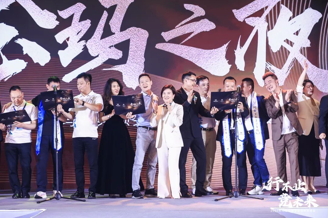 包含杰出队伍联手奋力迎战激动人心的词条 包含杰出队伍联手奋力迎战激动人心的词条