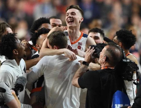 爱游戏官方登录入口-观众尖叫声不断，球队表现出色