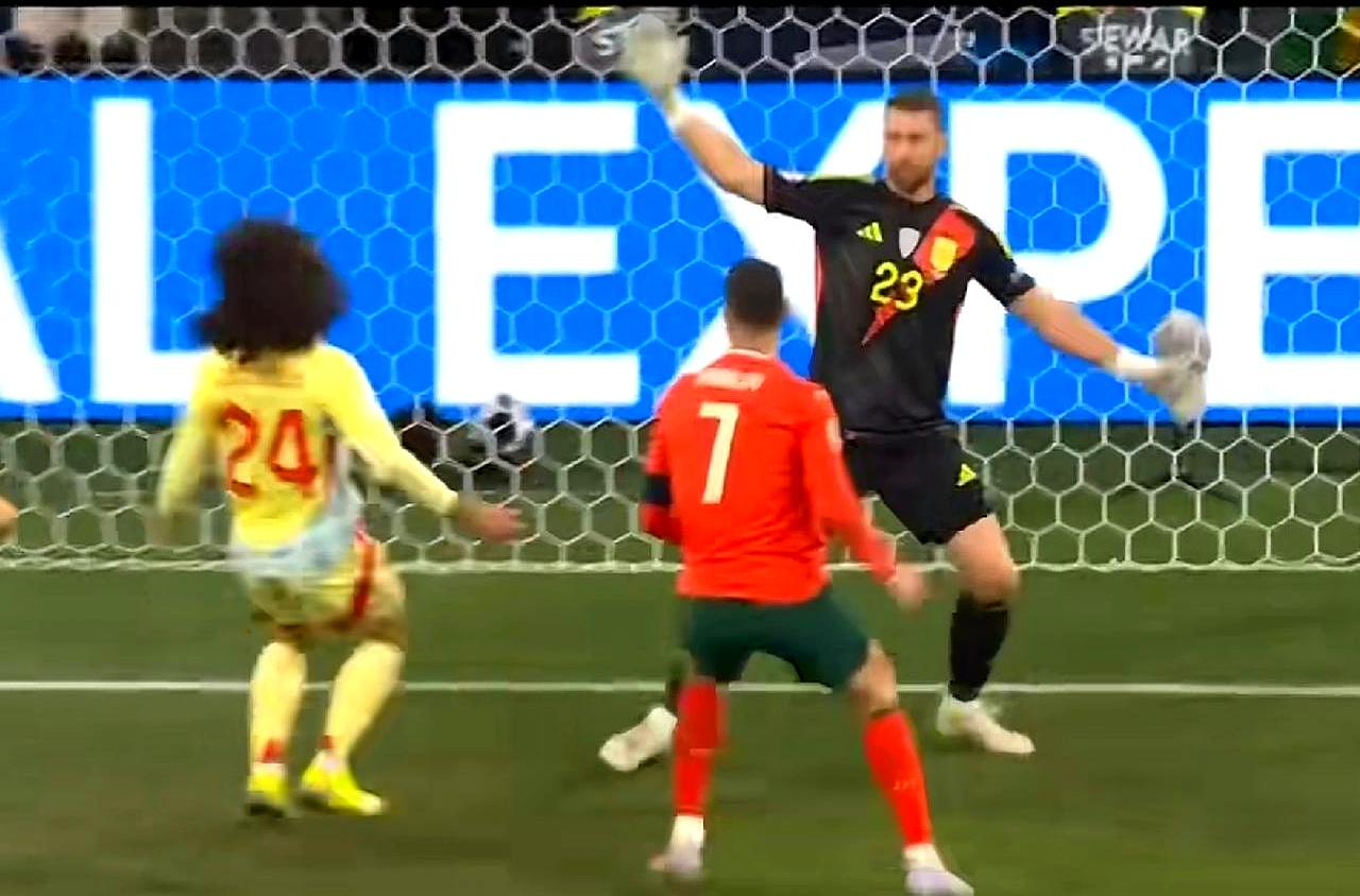 爱游戏体育平台-比赛中发生了一场紧张的点球大战