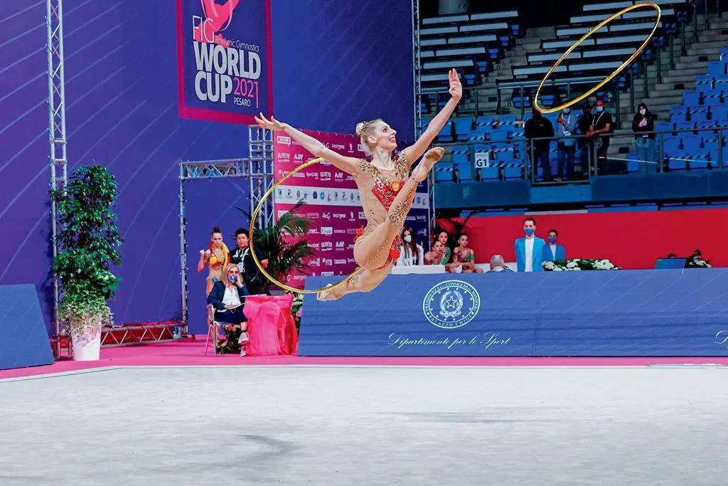 俄罗斯体操明星凭借出色表现跻身前三 俄罗斯体操明星凭借出色表现跻身前三