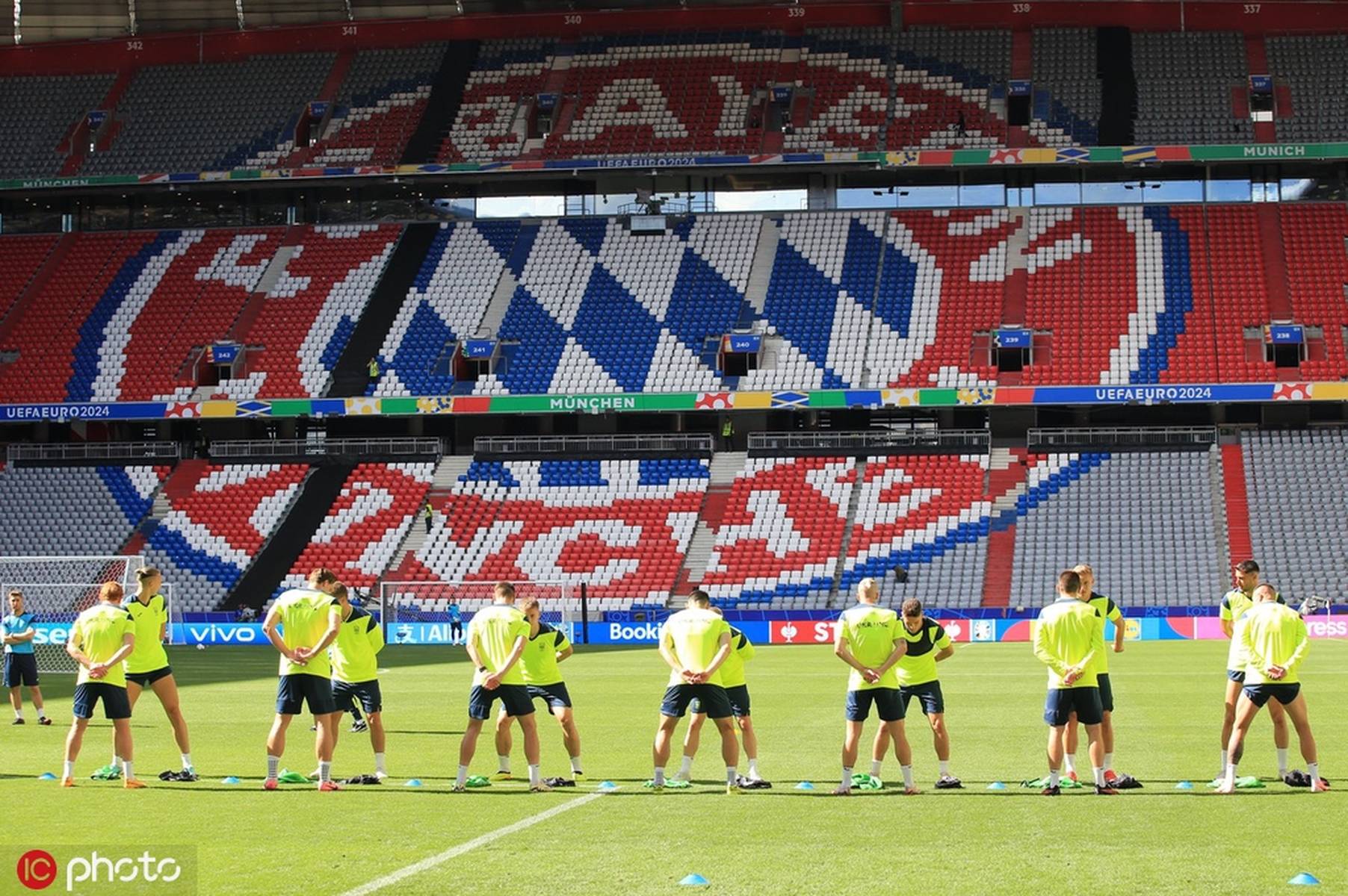 欧洲杯小组赛：乌克兰队迎战实力强劲