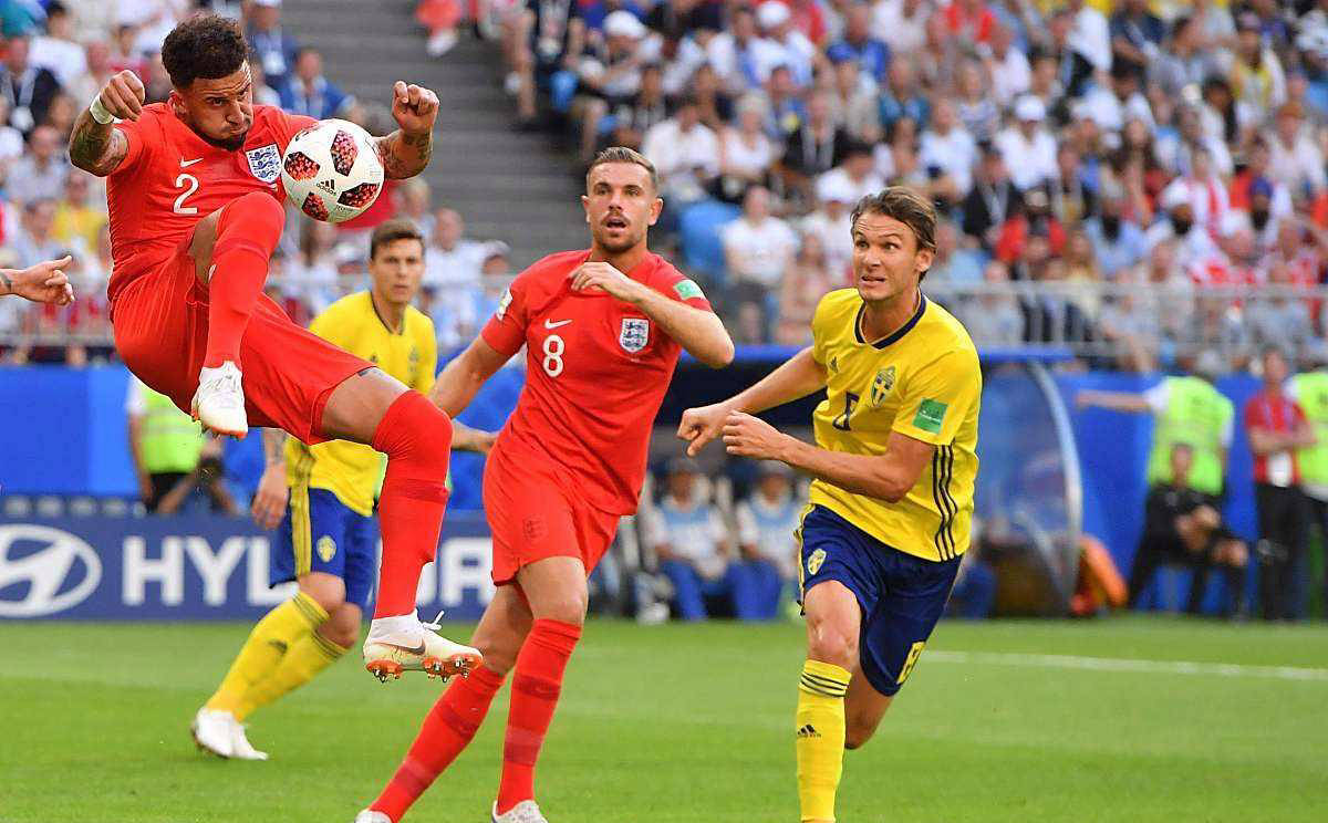 神来之笔!欧预赛球员拼搏出色 神来之笔!欧预赛球员拼搏出色