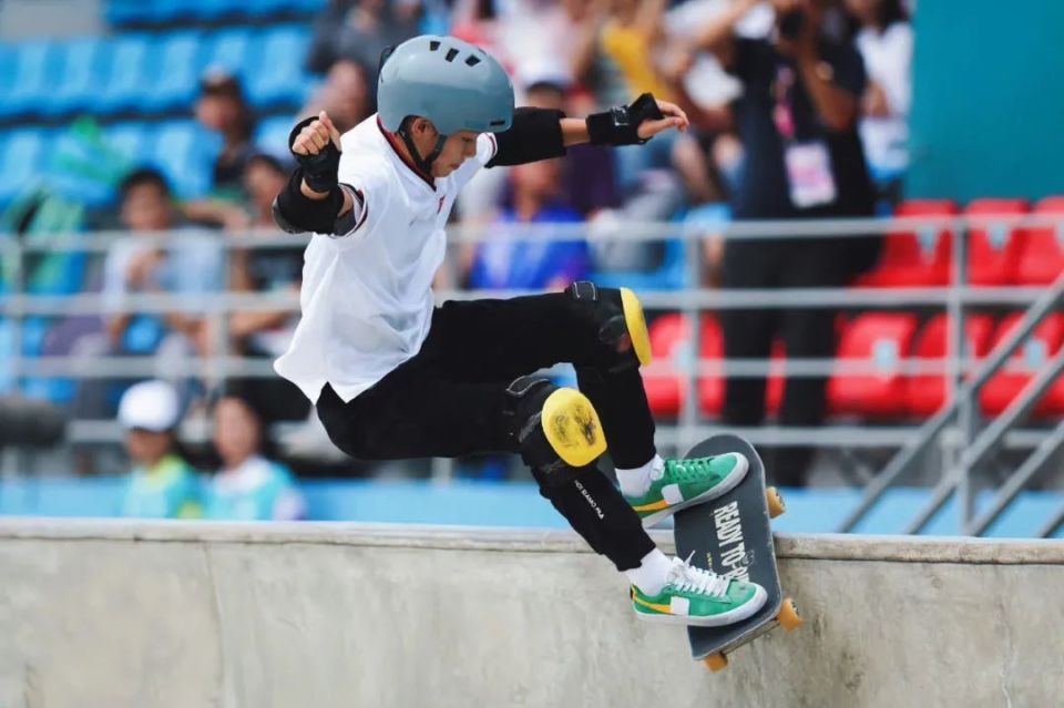 爱游戏中国官网-俄罗斯滑板选手成功晋级Final