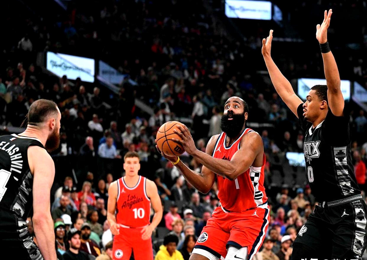 爱游戏网页版-快船战胜马刺，稳固西部前三位置