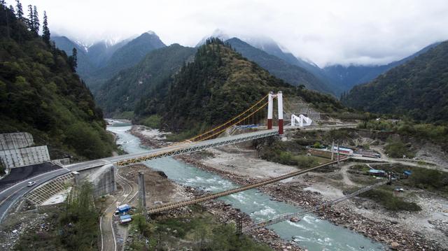 爱游戏官网网页版入口-包含西藏雄鹰队豪取三连胜，独占鳌头地位的词条